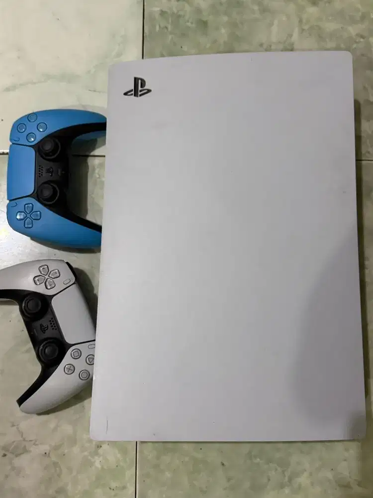 Playstation PS 5 Fat Disc version + 2 DualSense Original