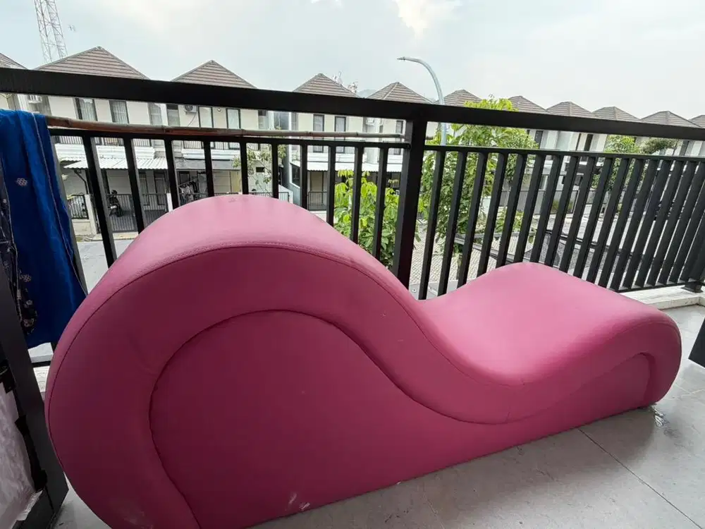 sofa kamasutra pink