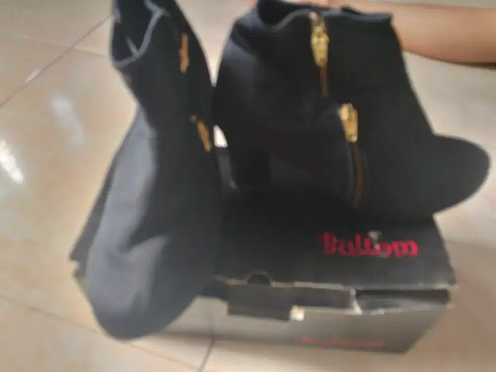 Sepatu button size 37