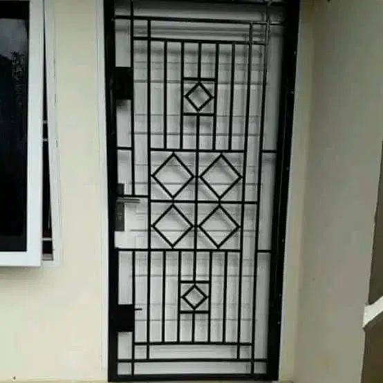 Tralis Besi Pintu