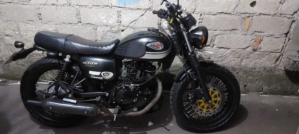Kawasaki W175 semi Bomber