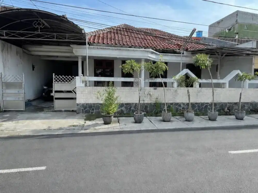 Rumah Tengah Kota, Jarang adaaa Lokasi Ciamikk_Cocok buat Cafe, dan usaha apapun_  _Bisa jadi cafe estetik