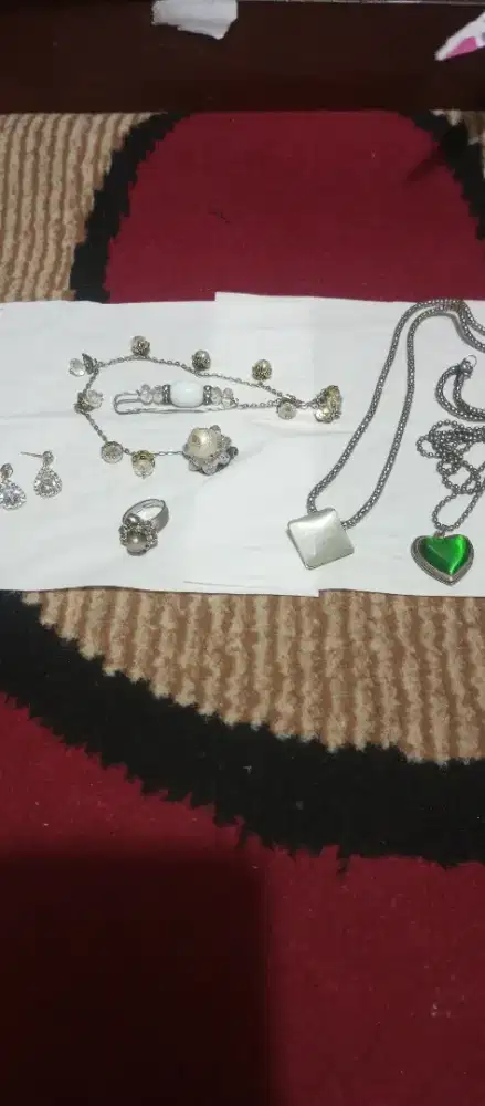 Cincin kalung anting Perhiasan wanita
