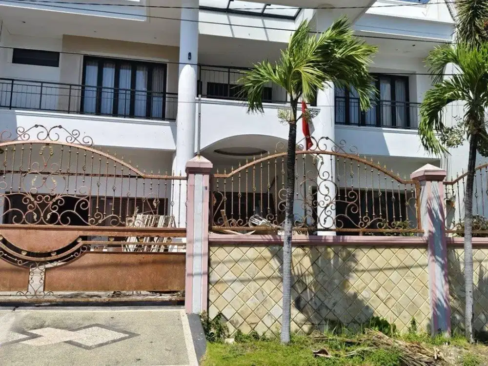RUMAH DHARMAHUSADA MAS , BOULEVARD , Hadap Utara • SHM • Listrik 10.500watt