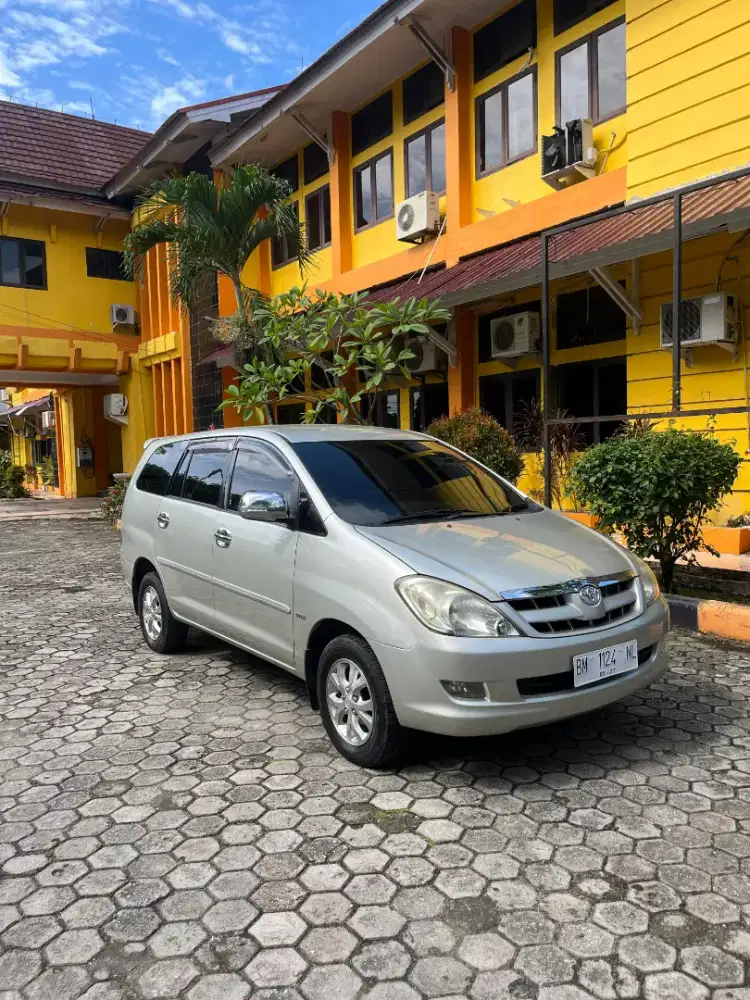 INNOVA V 2.0 M/T 2005