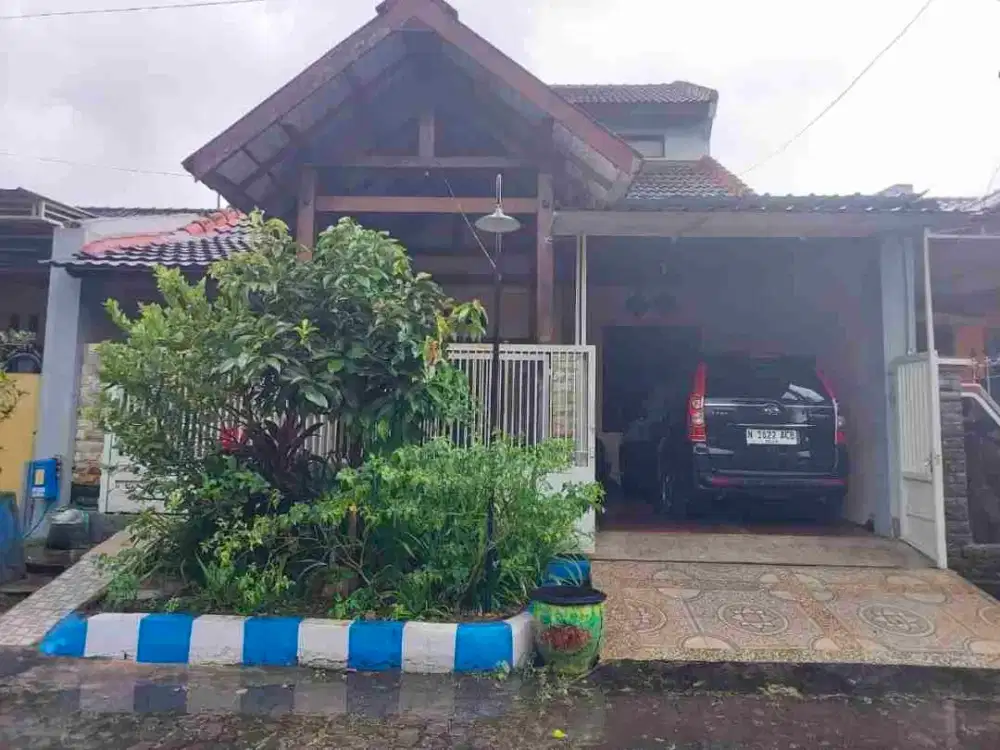 rumah lingkungan elite araya malang kota blok depan dekat masjid dekat RS persada, mall araya. turun harga butuh uang segera