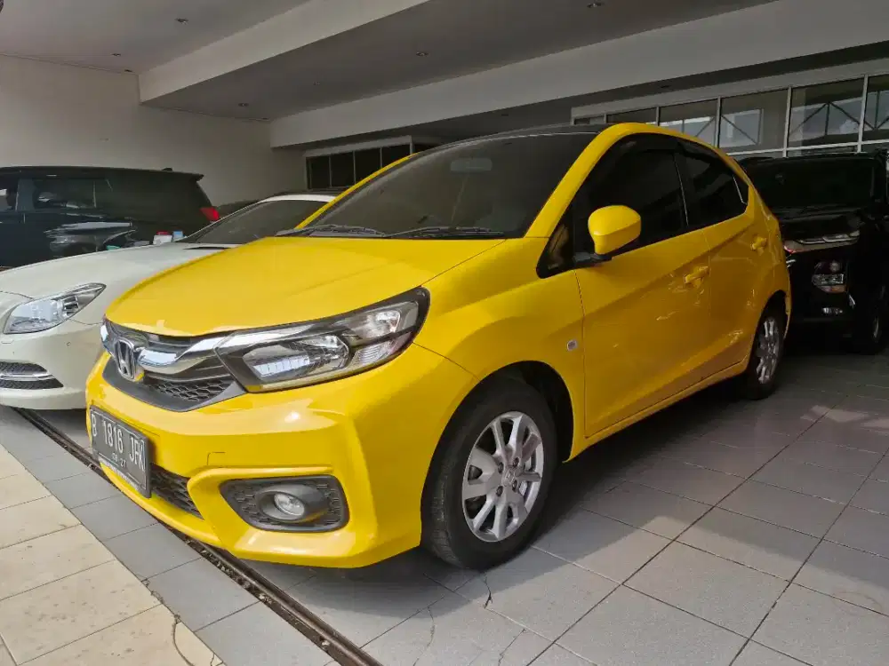 Honda Brio E Satya Automatic 2022  Bensin Kuning Metalik