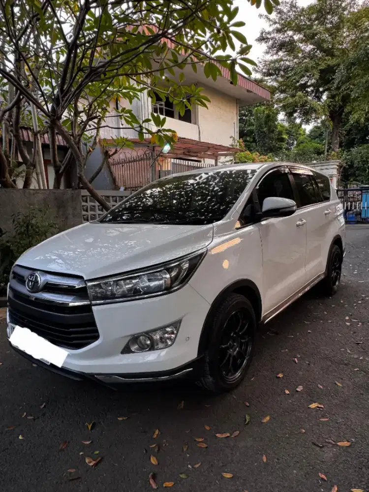 Mobil Toyota Innova Reborn V 2016