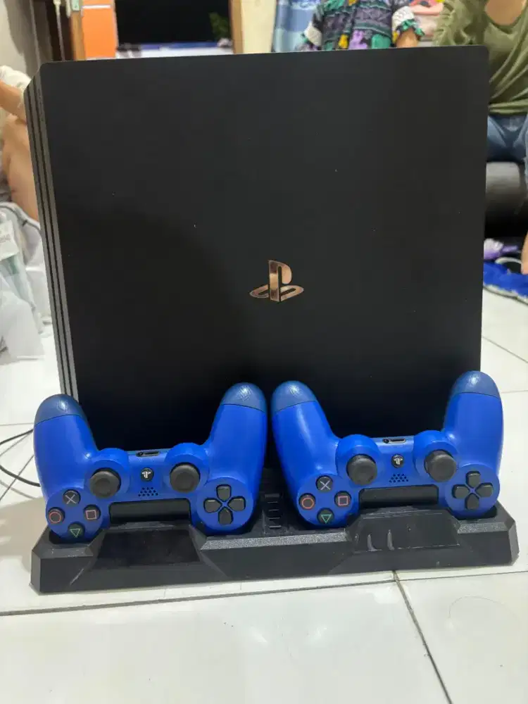 PS 4 PRO (OFW) 13.50 Update 1TB + 2 Stick + 1 Game Fisik