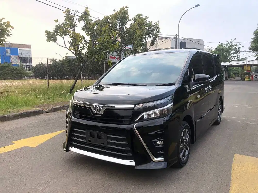 Toyota Voxy 2.0 2022
