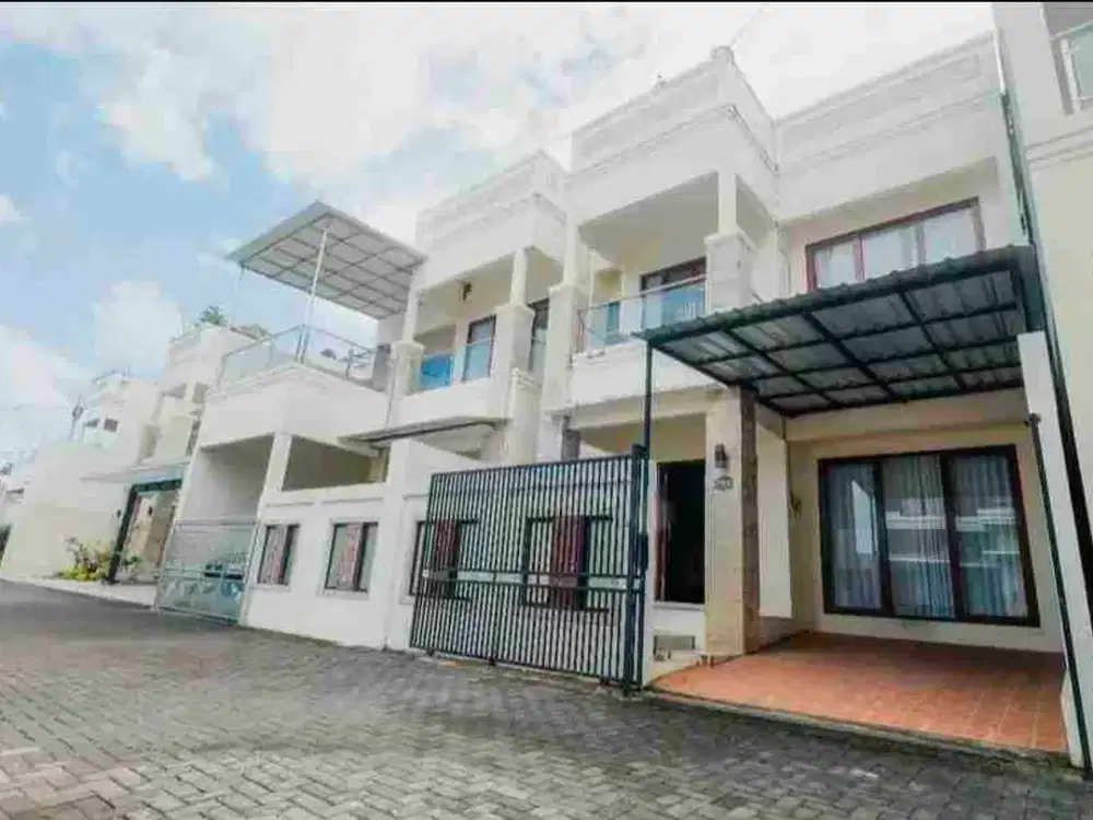 villa aktif dan bagus hanya 100 m dari wisata BNS, dekat museum angkut, jatim park dan alun2, pemandangan istimewa pegunungan dan city light ada kolam renang. bisa termin 5 tahun