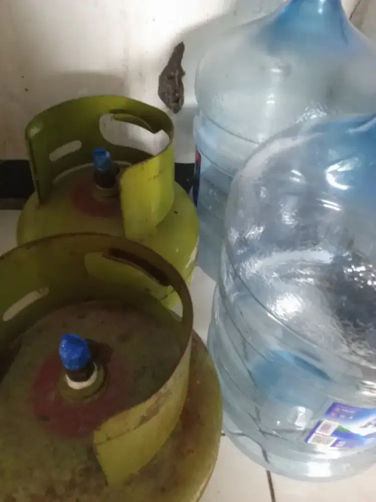 Tabung gas full isi ada 2 tabung