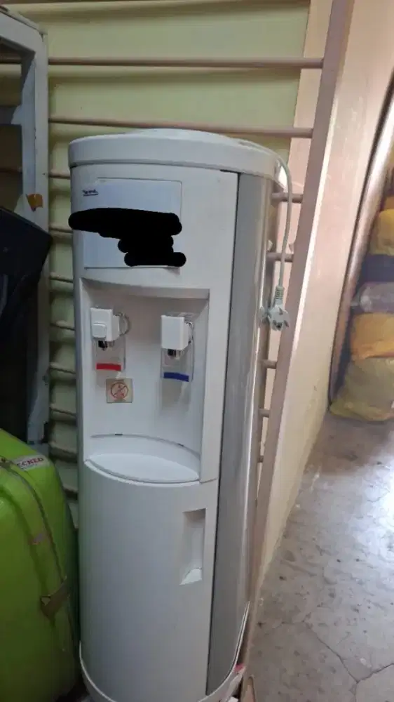 Dispenser air minum