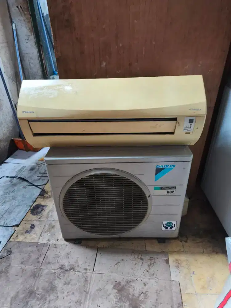 Di jual AC Split 1 Pk Merk Daikin