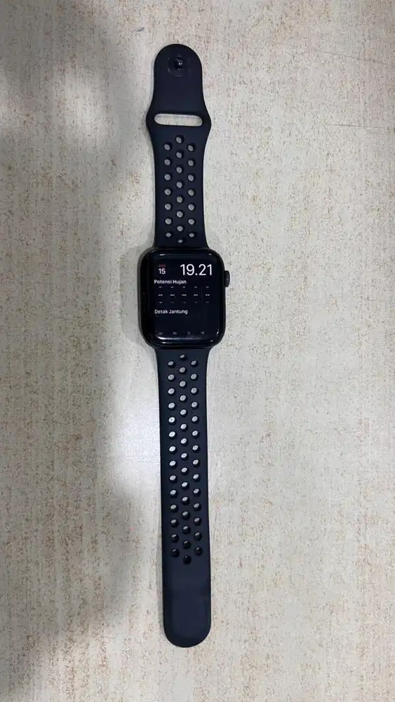 Jam tangan iwatch series 7 45 mm