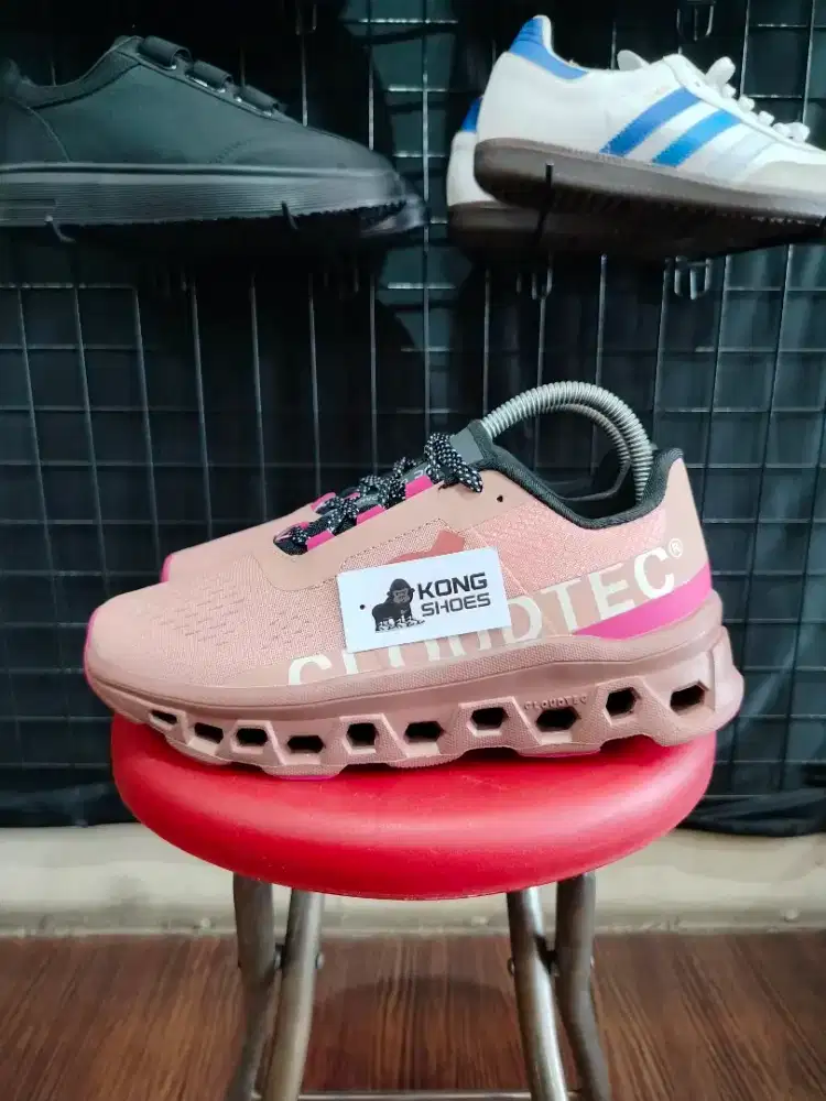 SEPATU ONCLOUD MONSTER 2 ROSE CORK