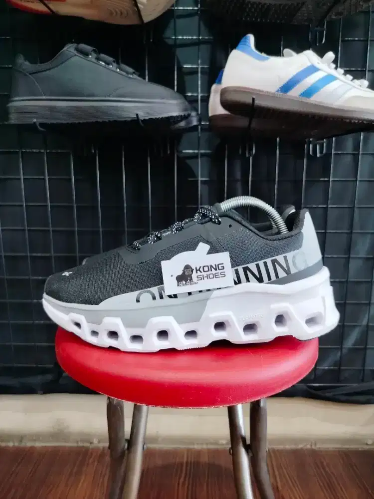 SEPATU ONCLOUD MONSTER 2 BLACK FROST