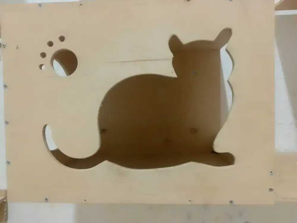 Box Kayu Kucing