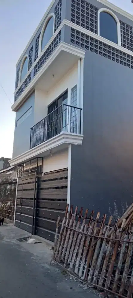 Di sewakan cepat rumah minimalis 3 lantai
