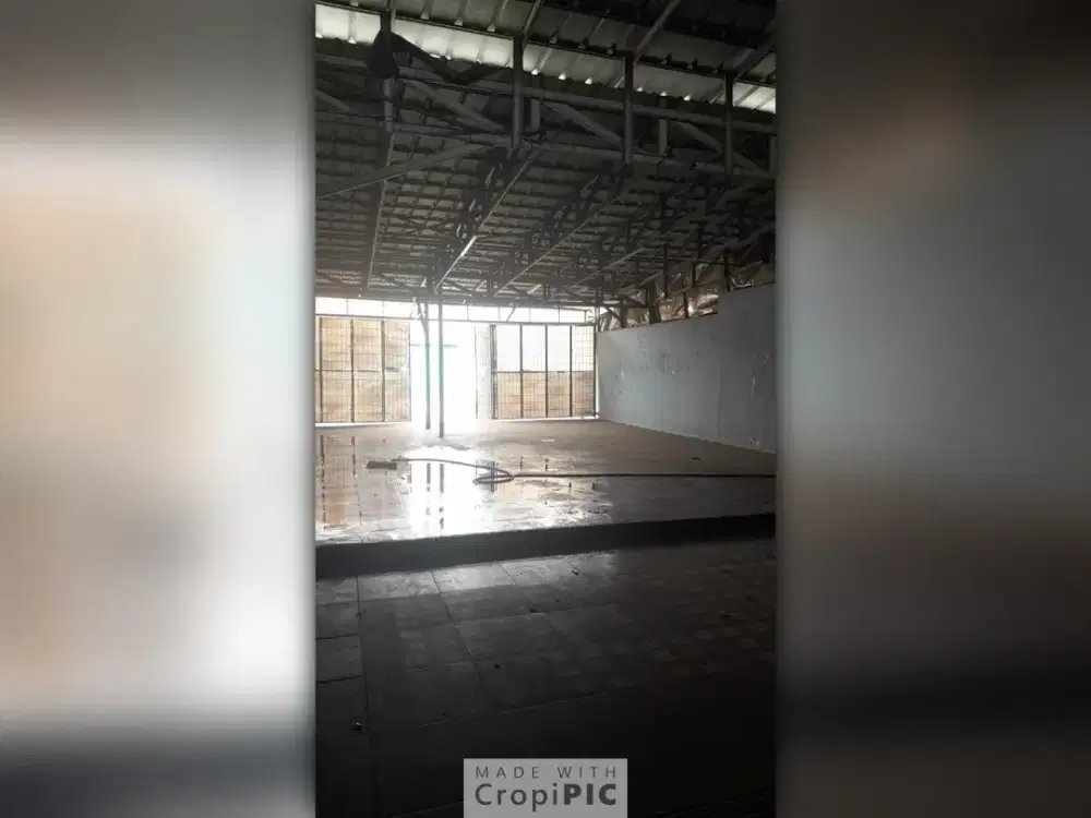 Disewakan Ruang Usaha / Ex Showroom Siap Pakai