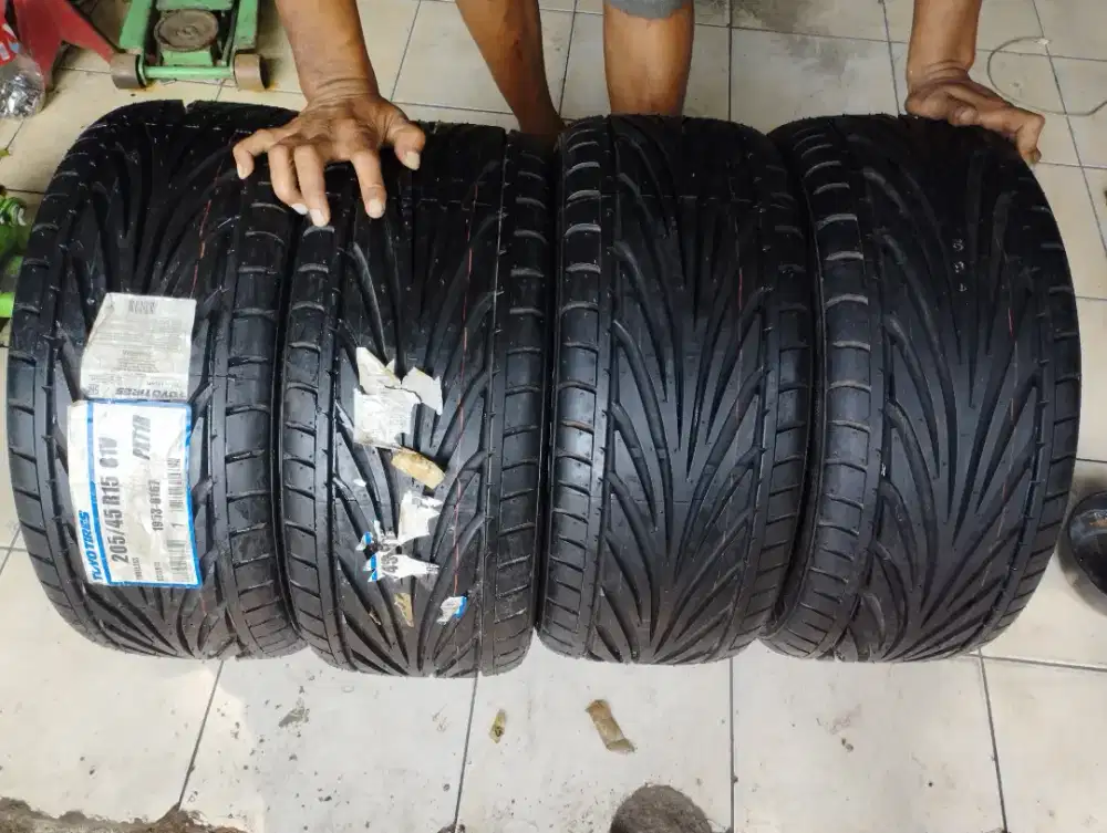 Dijual. 4pc ban  205/45 R15 toyo proxes