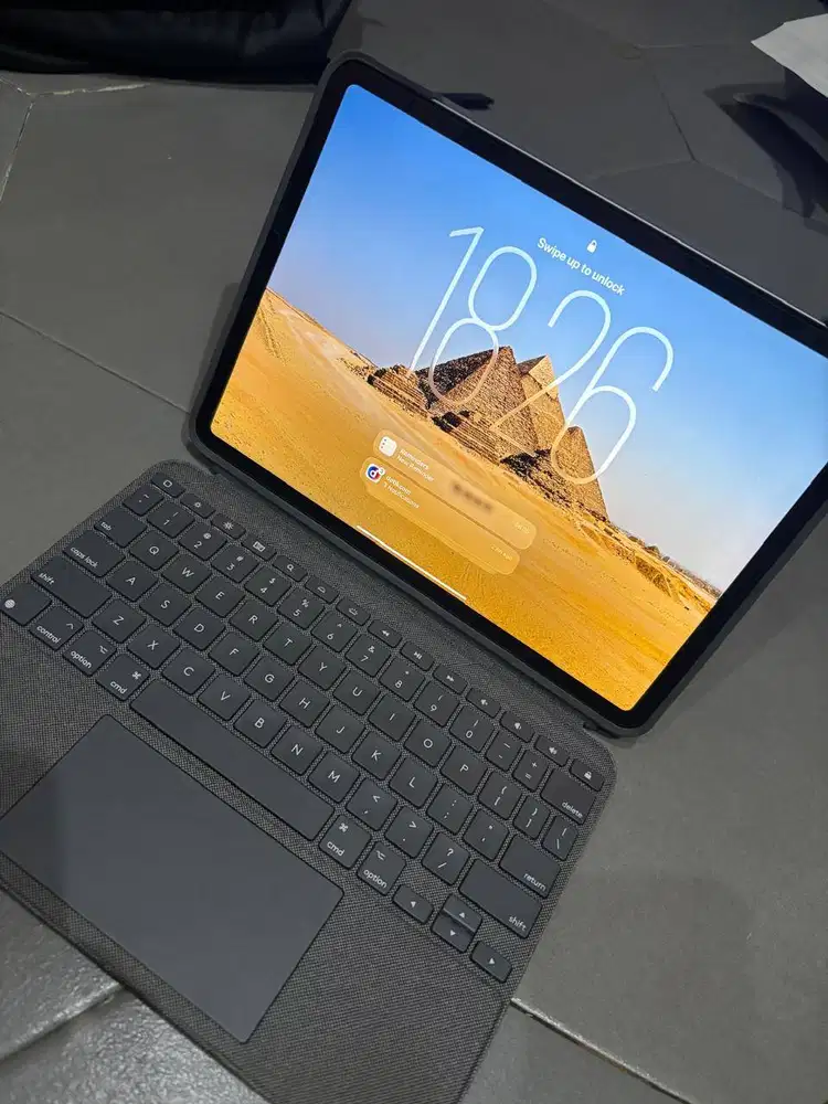 iPad Pro 11” M2 128GB Wi-Fi Only — Mulus 98% + Logitech Combo Touch