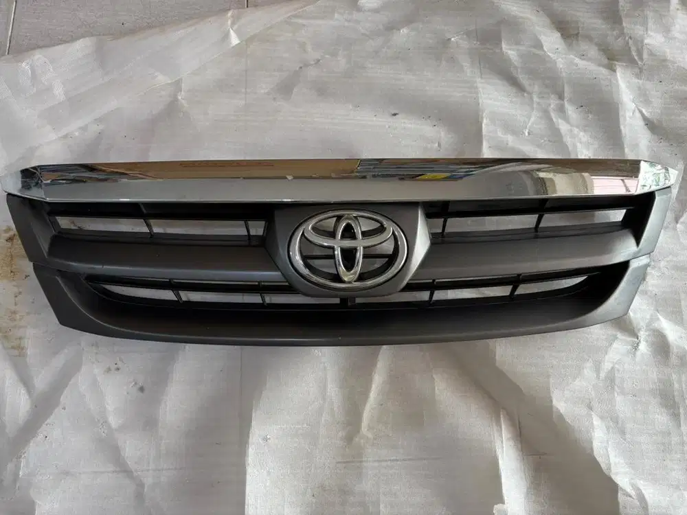 Grill Ram Depan Fortuner 2004