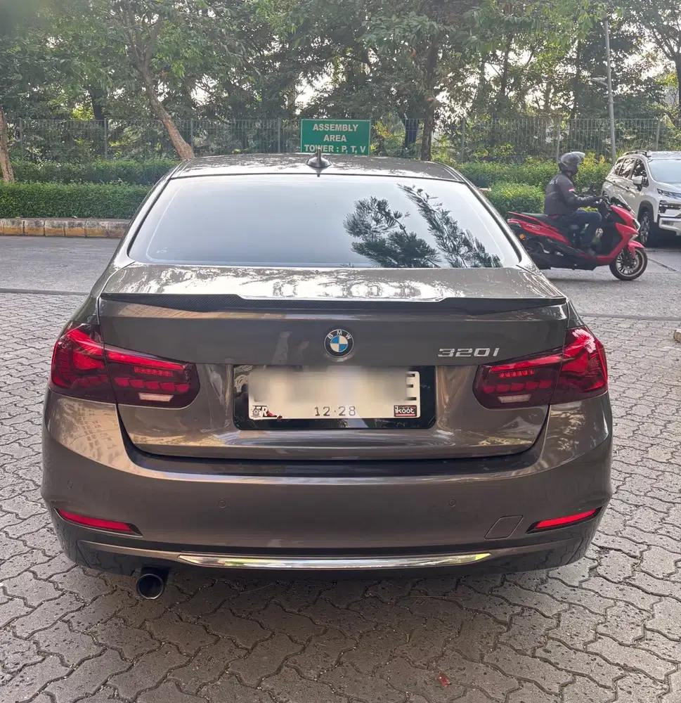 BMW 320i 2013 Bensin