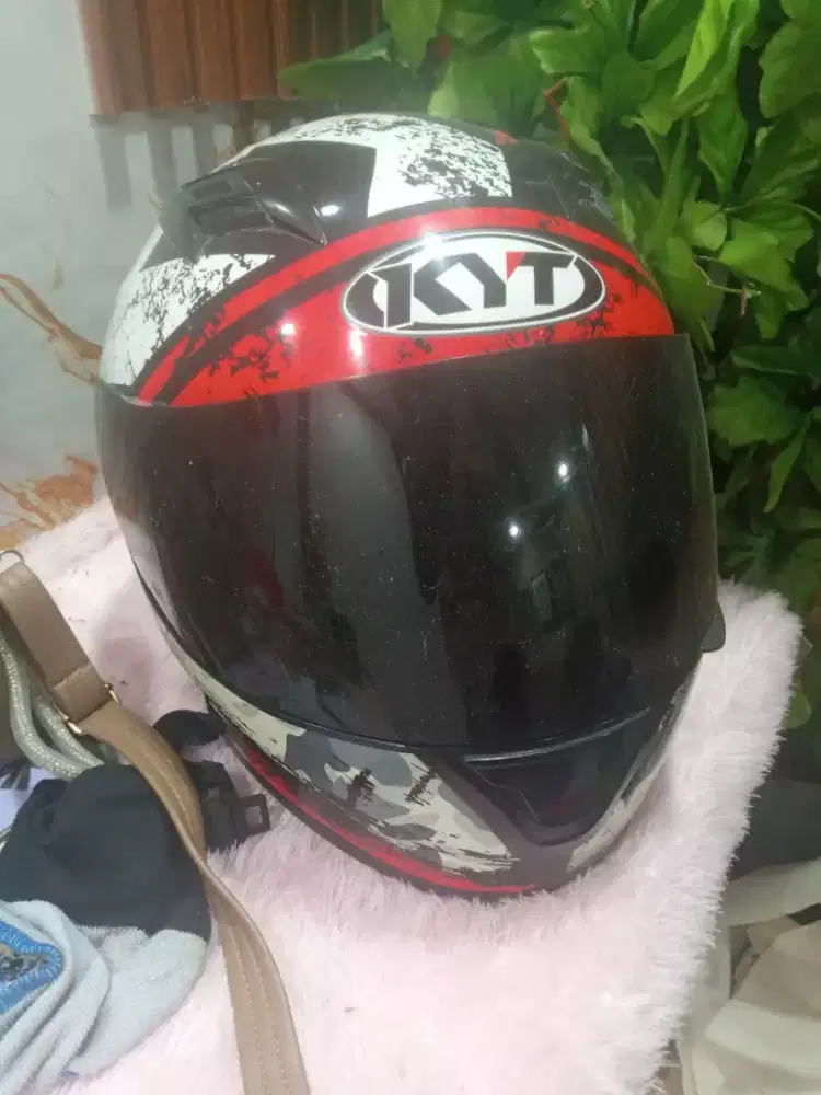 helm KYT R10 masih ok