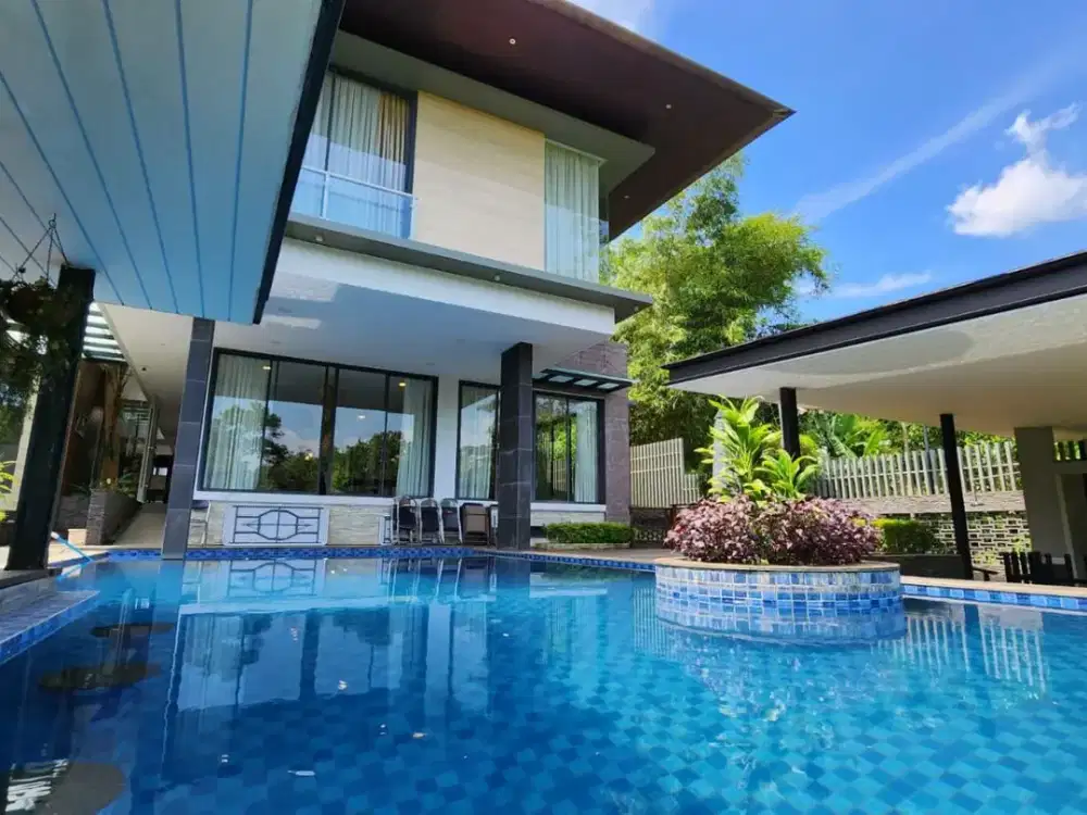 Jual Rumah Mewah Hook di Bukit Golf Hijau Sentul City Kolam Renang Full Furnished Harga Nego