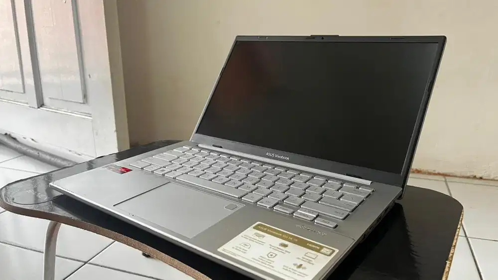 Dijual ASUS Vivobook Go 14 E1404FA Ryzen 3 (7320U).