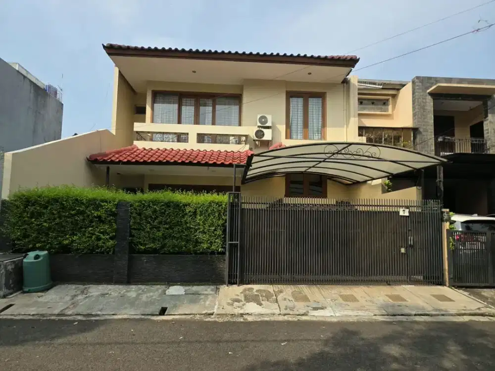 Disewakan Rumah Premium Semi Furnished 2 Lantai di Kawasan Elite Jakarta Selatan, Dekat Pondok Indah Mall dan MRT