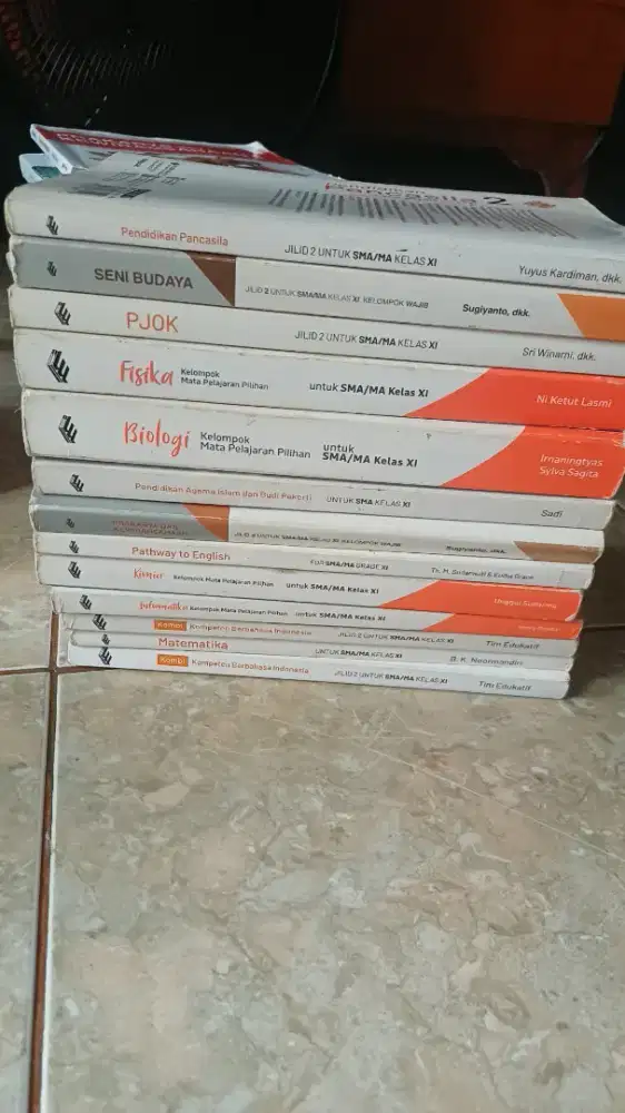 1 Paket Buku bekas SMA kelas XI Kurikulum Merdeka