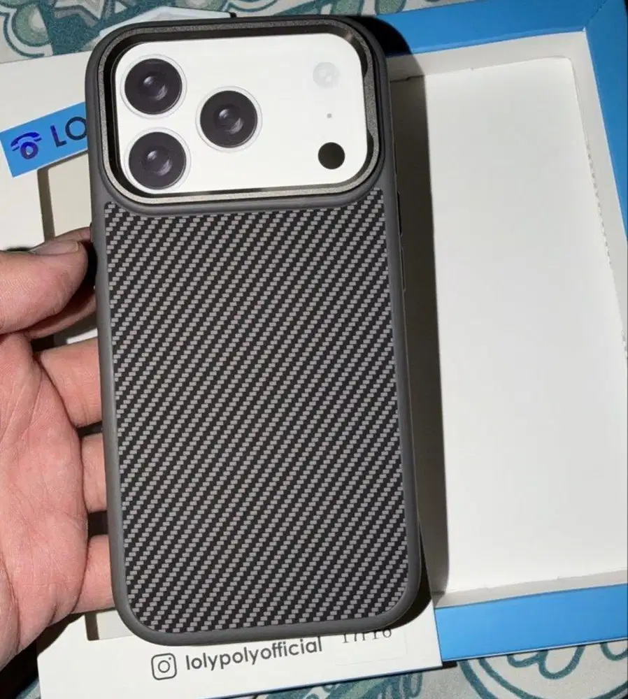 Carbon Case Iphone 17 Pro LolyPoly / Playworks Magsafe
