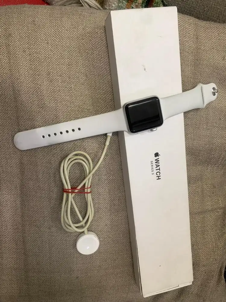 Apple watch 3 38mm silver iBox lengkap