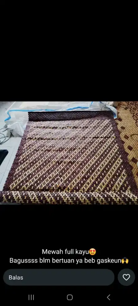 Karpet kayu estetik