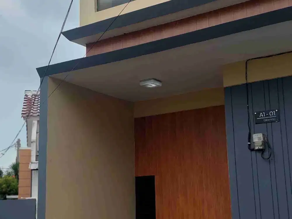 Rumah Tingkat Luas Bagus di Hook di Sawangan Village