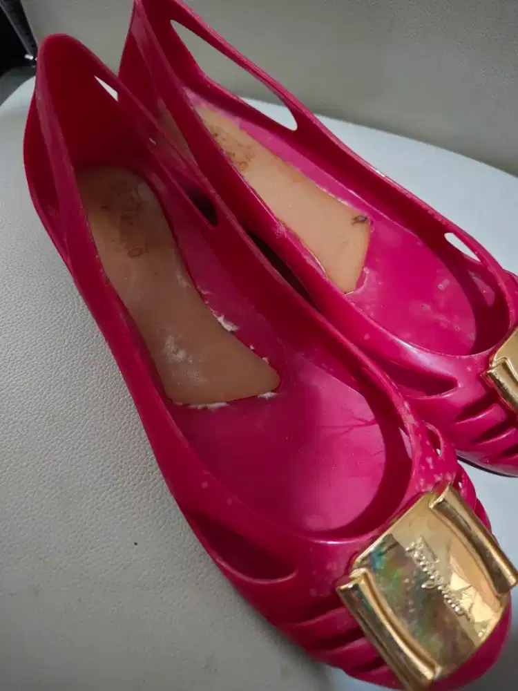 Salvatore Ferragamo women shoe sz 39