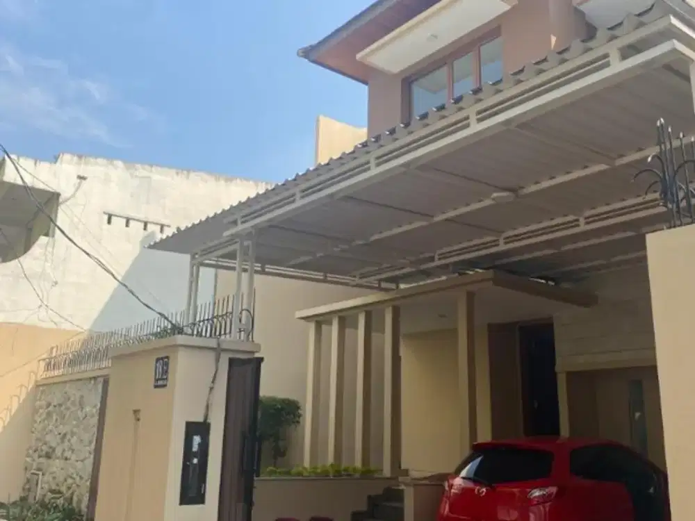 Rumah di Kemang Dengan Kolam Renang