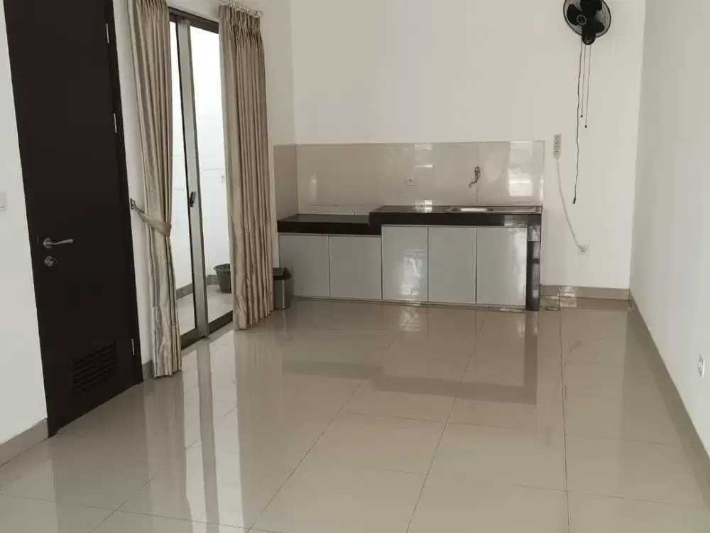 Sewa cepat rumah pik 2 ukuran 4.5x12.5 semi furnish rapi