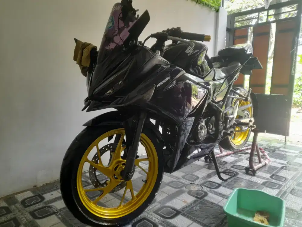 Jual butuhCBR150R 2017