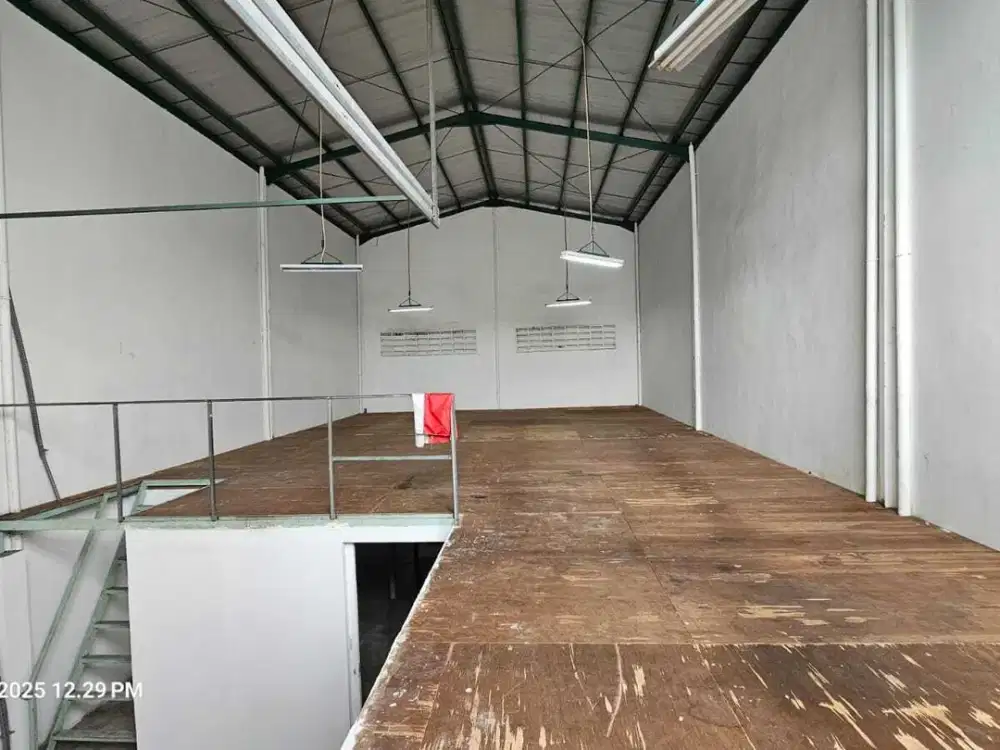 Disewakan gudang bizpark daan mogot 9x24 gudang 2 lantai rapi
