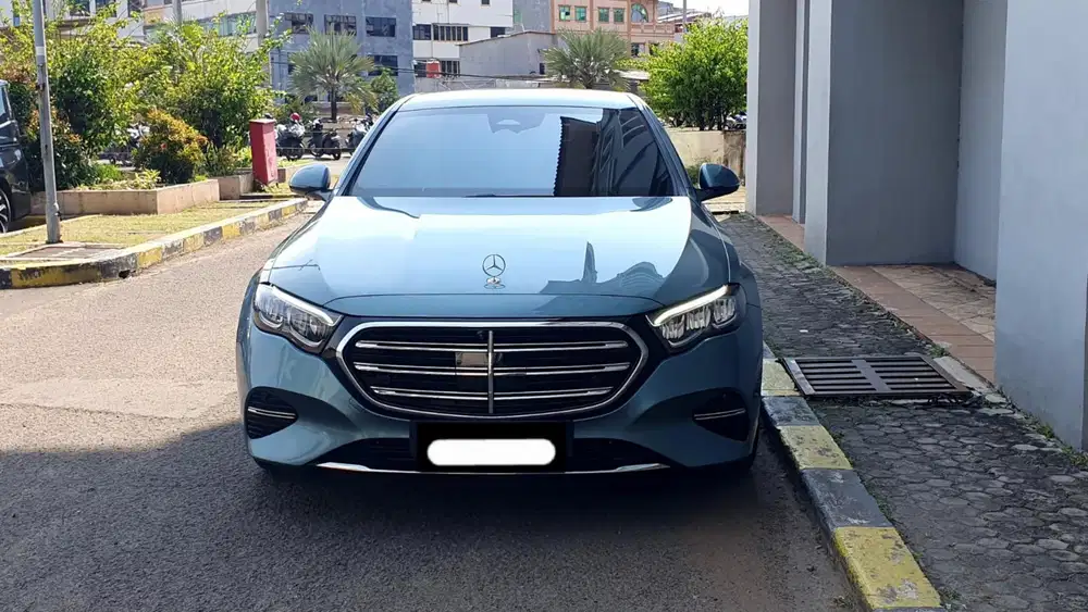 Km 9rb mercedes benz mercy e200 exclusive 2024 hijau