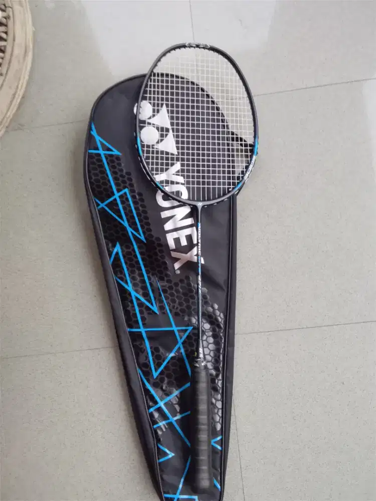 Yonex voltric lite 47i + senar BG 66 ultimax