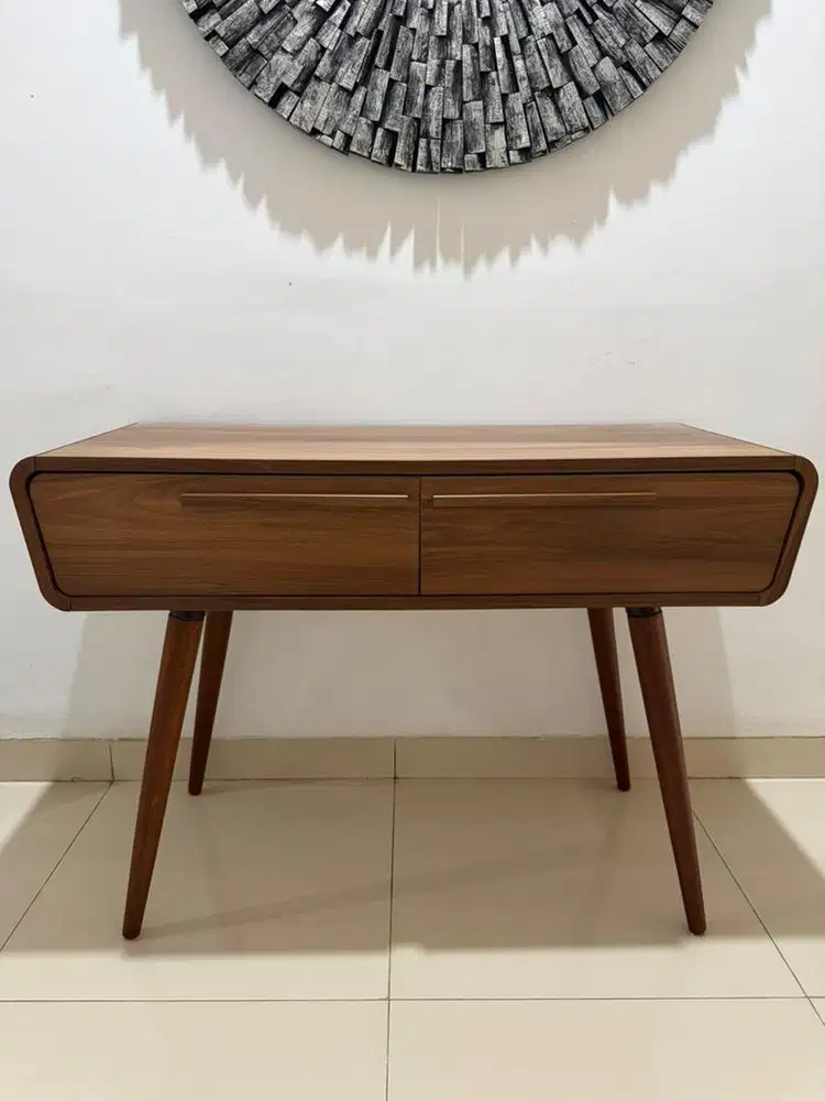Meja model Scandinavian