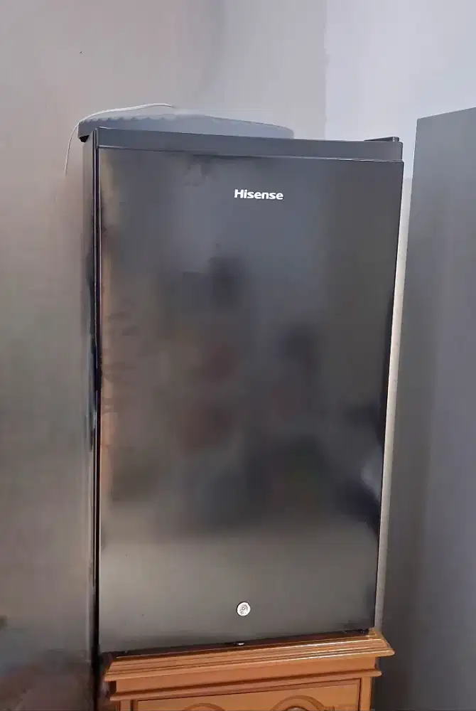 Kulkas Hisense 1 pintu, kondisi bagus, mulus, pemakaian 1 tahun