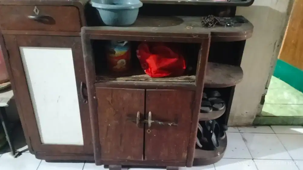 Bufet dan lemari pakaian kayu jati