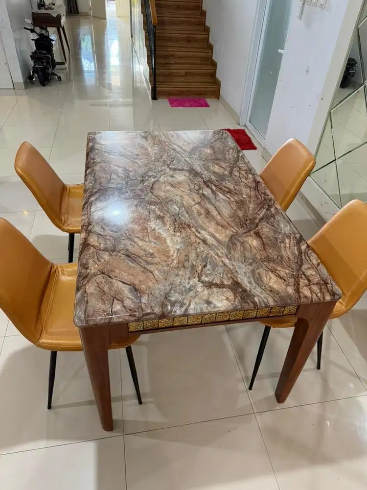 Meja Makan Marmer set dengan Kursi