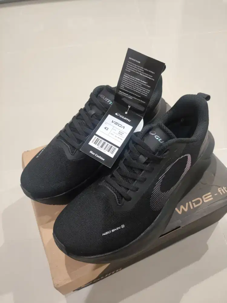 Sepatu gumi vega wide fit size 43