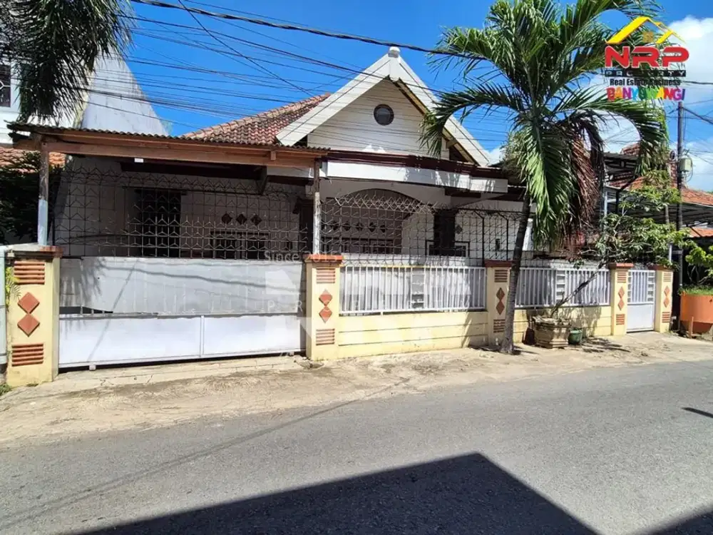Dijual Rumah Hook Sangat Strategis di Belakang Kantor KPU Banyuwangi